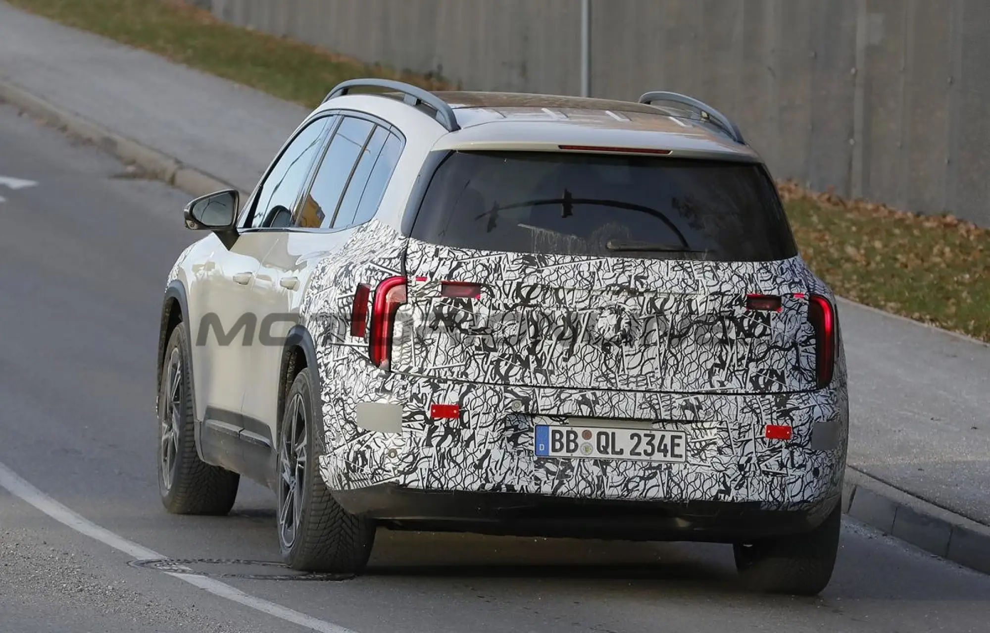 Mercedes GLB 2026 - Foto spia 21-11-2025 - 11