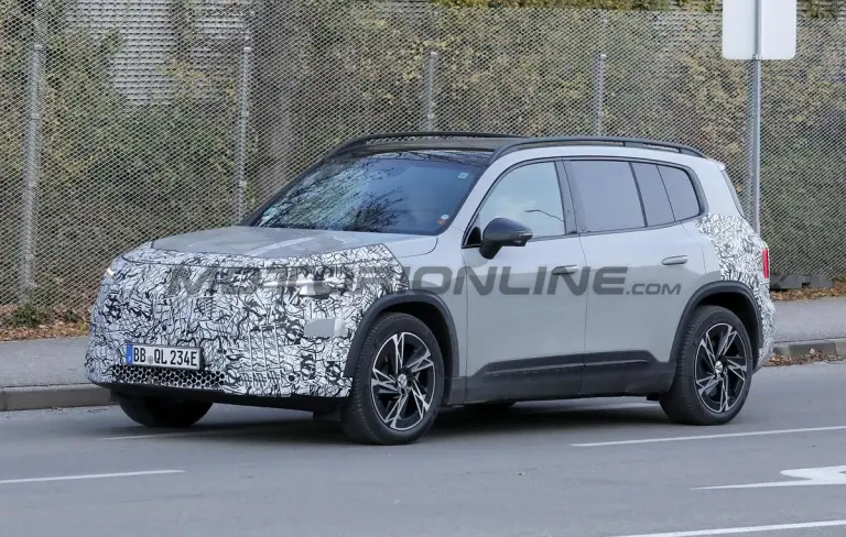 Mercedes GLB 2026 - Foto spia 21-11-2025 - 5