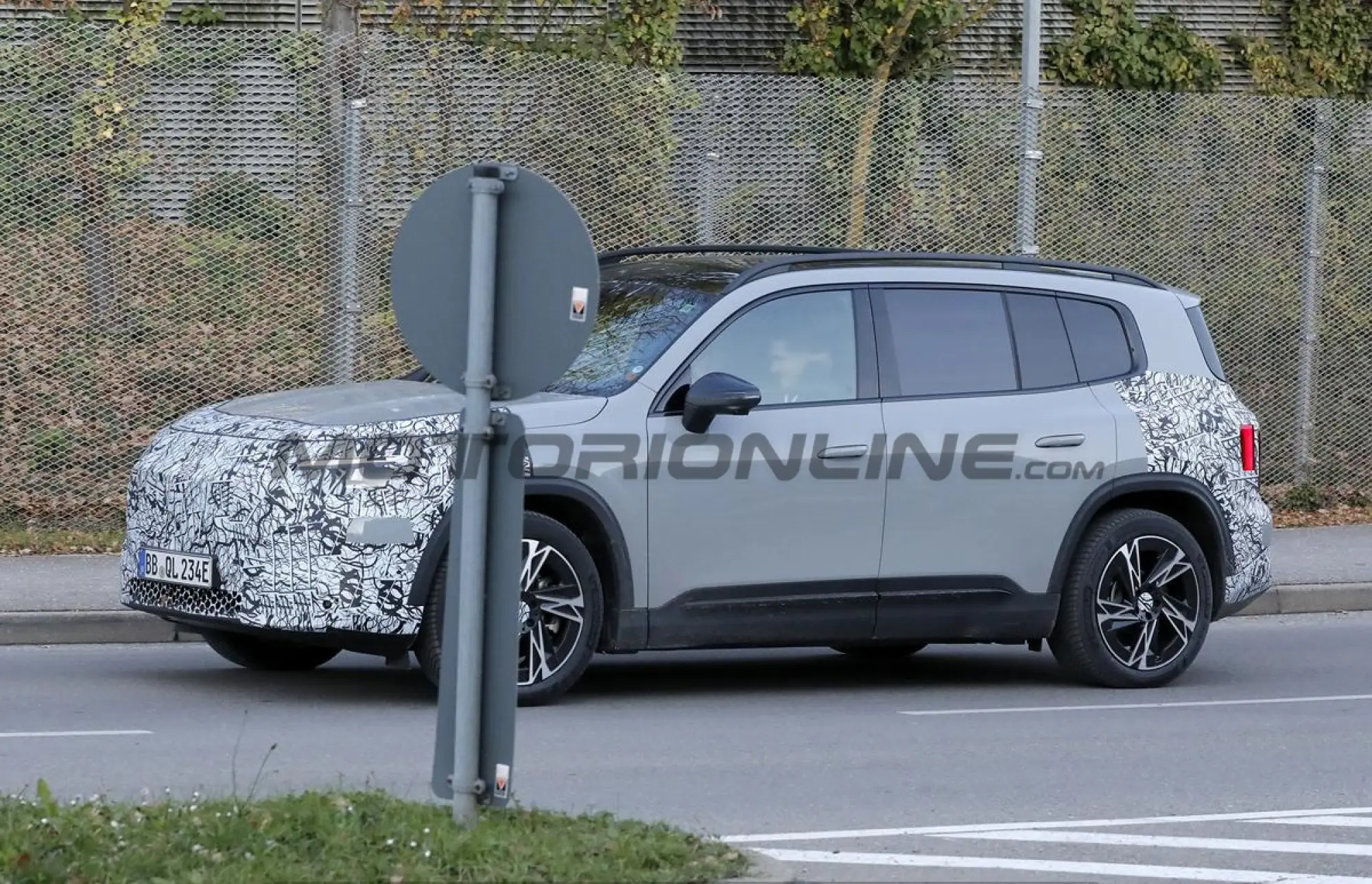 Mercedes GLB 2026 - Foto spia 21-11-2025 - 4