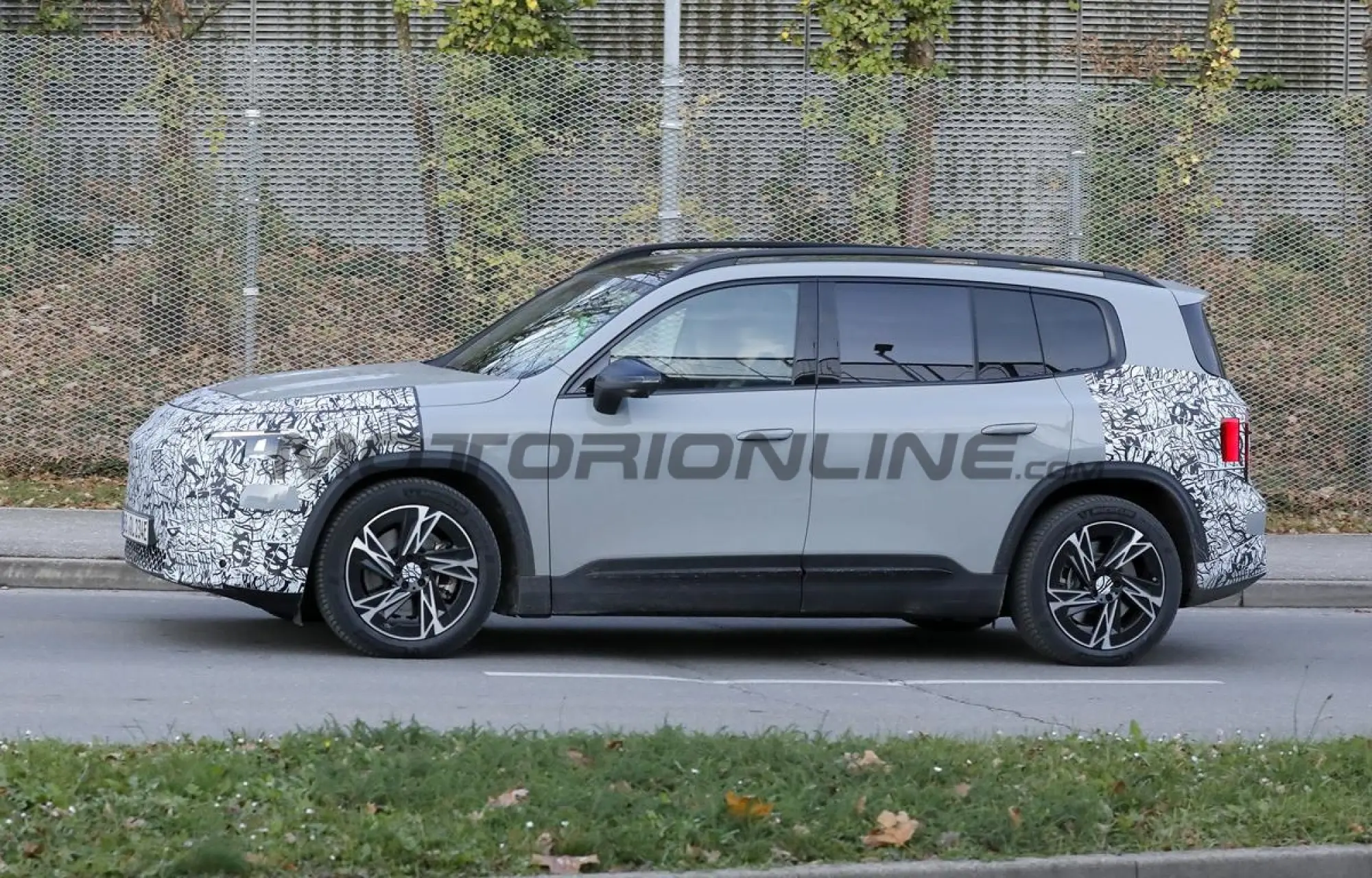 Mercedes GLB 2026 - Foto spia 21-11-2025 - 2