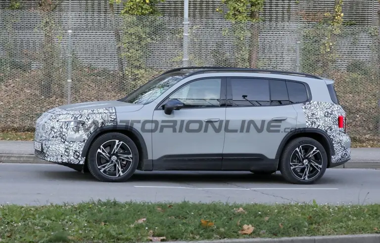 Mercedes GLB 2026 - Foto spia 21-11-2025 - 2