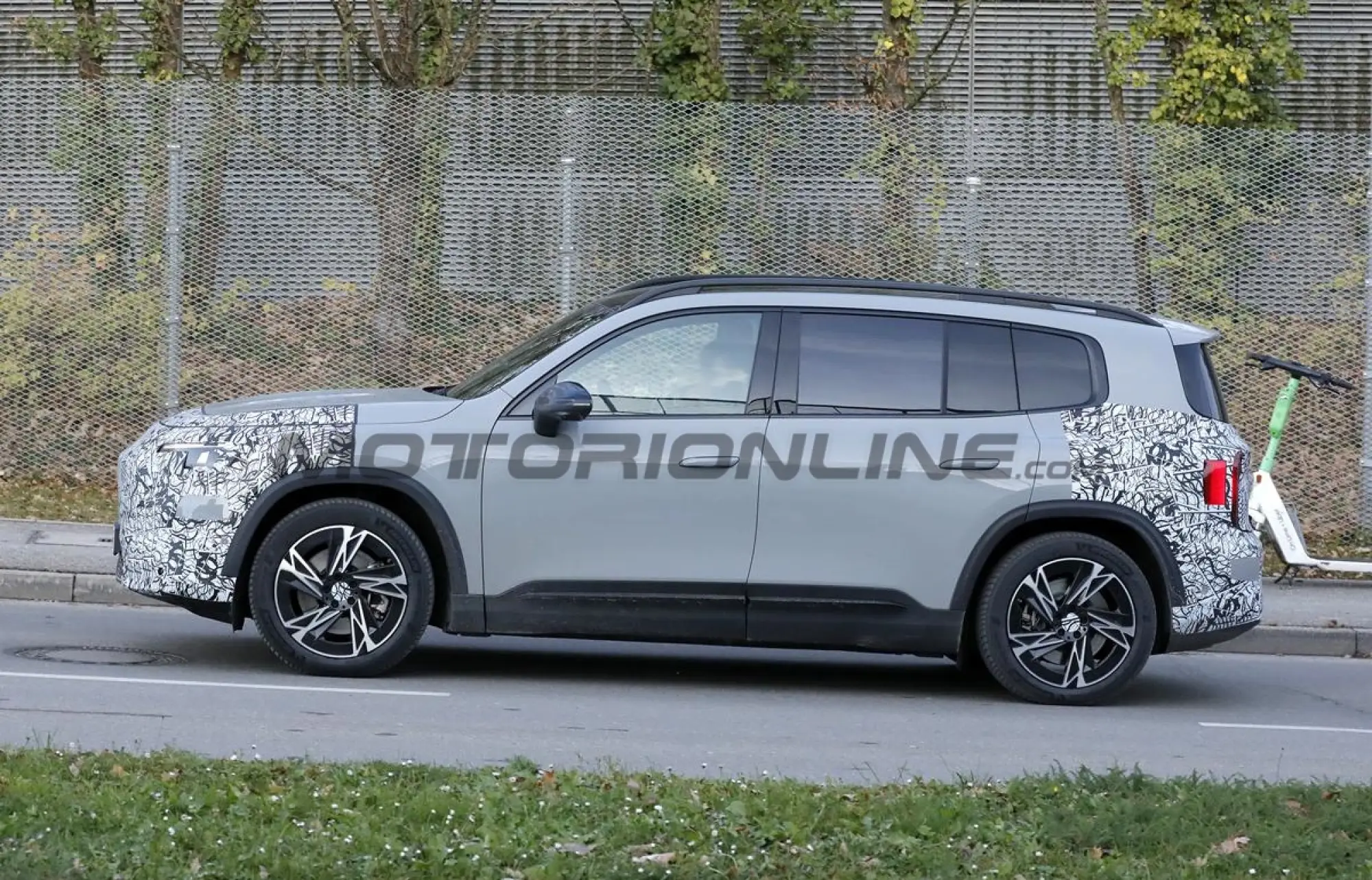 Mercedes GLB 2026 - Foto spia 21-11-2025 - 3