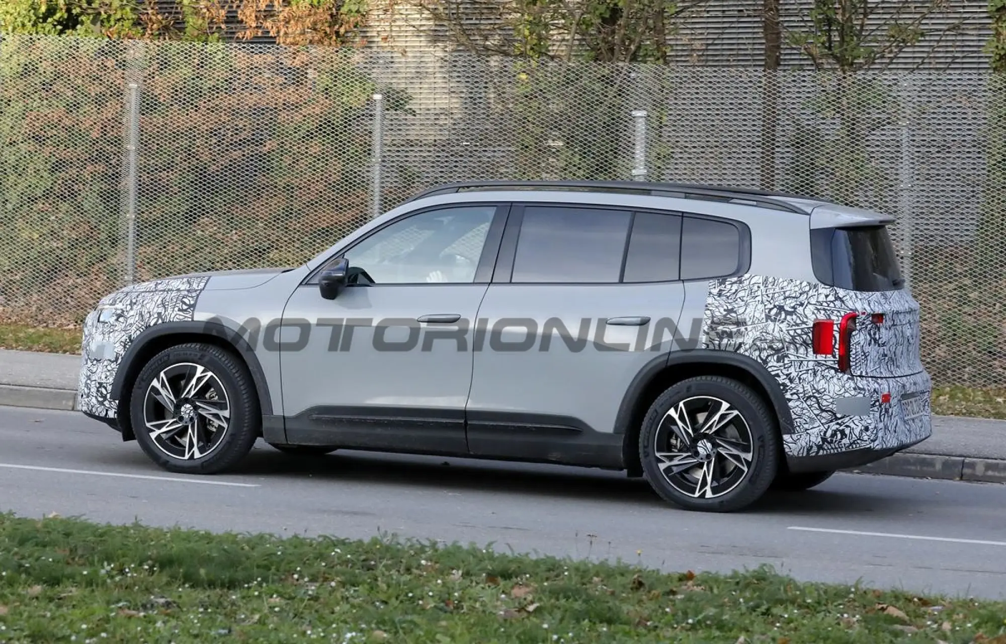 Mercedes GLB 2026 - Foto spia 21-11-2025 - 9