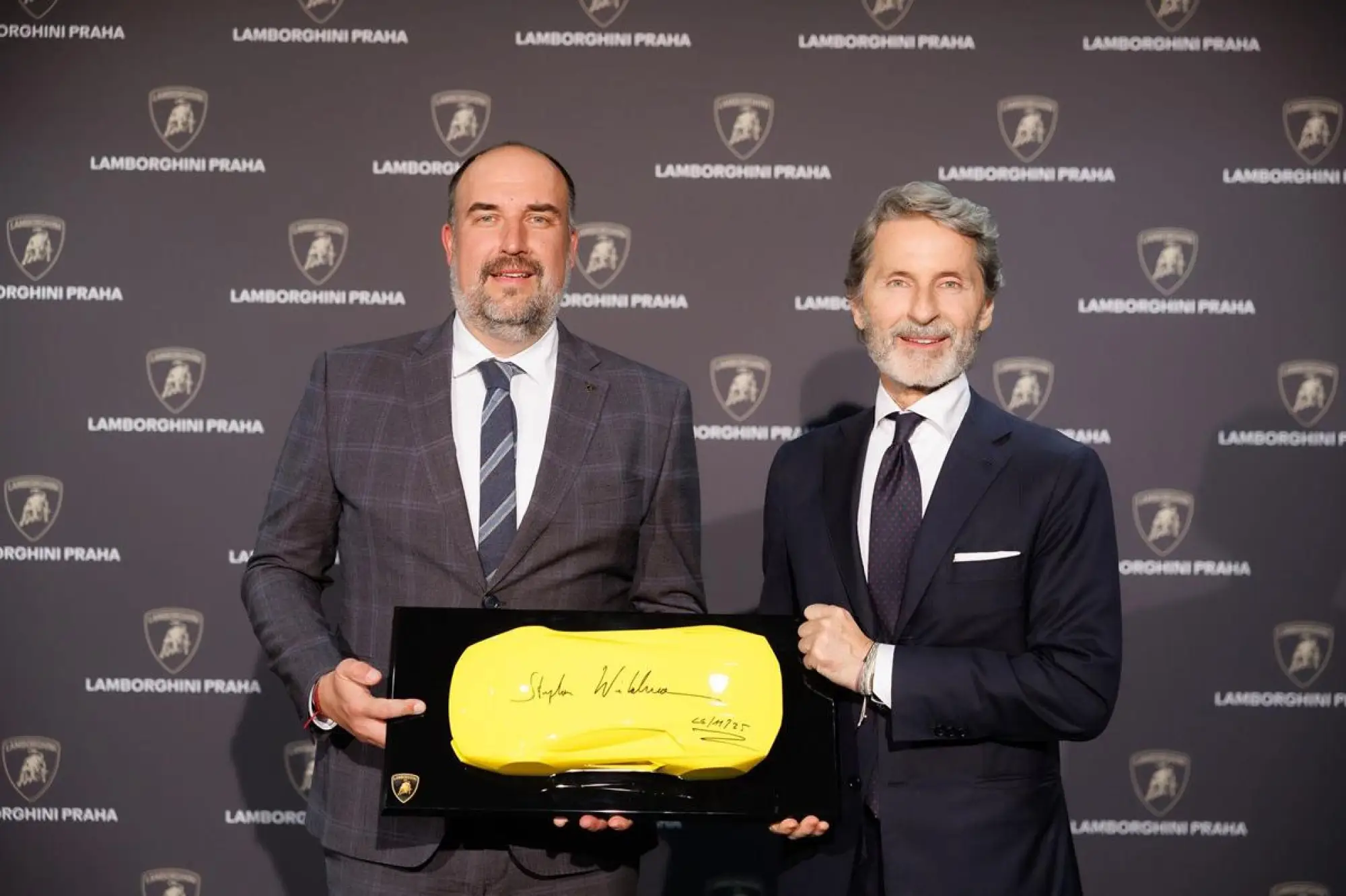 Lamborghini Praga - 12