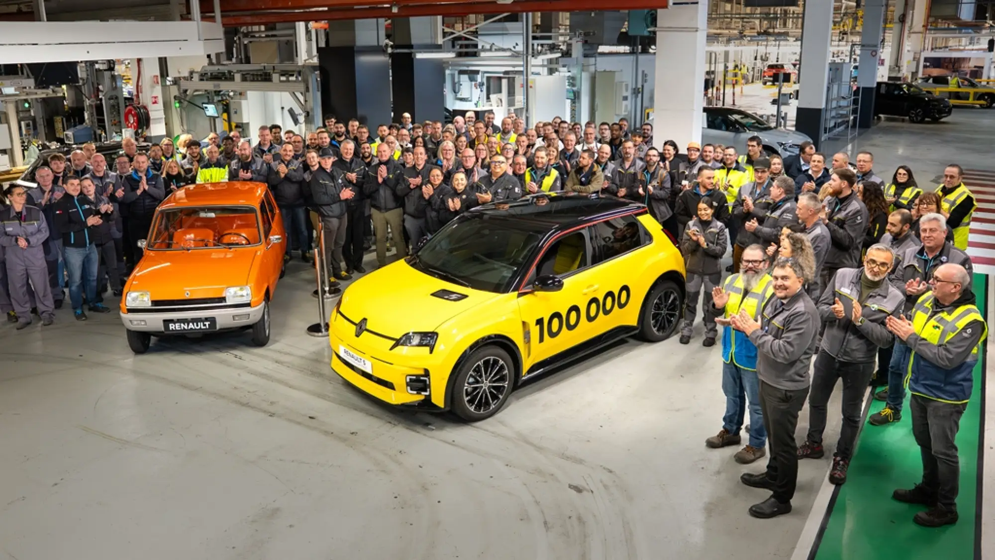 Renault 5 E-Tech Electric - 100.000 veicoli prodotti - 4