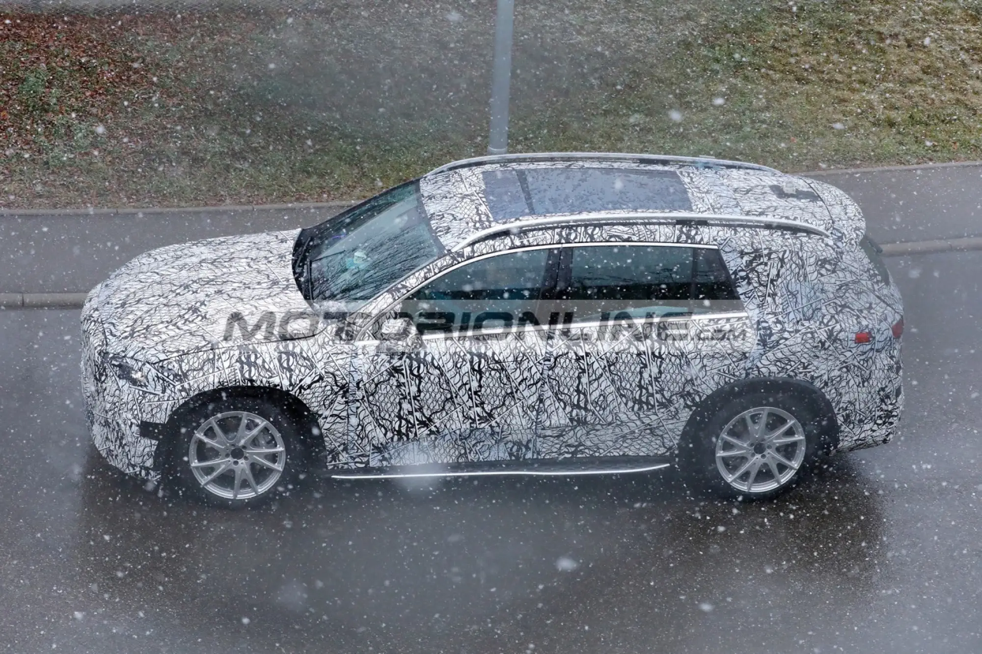 Mercedes GLC elettrica 7 posti - Foto spia 4-12-2025 - 3