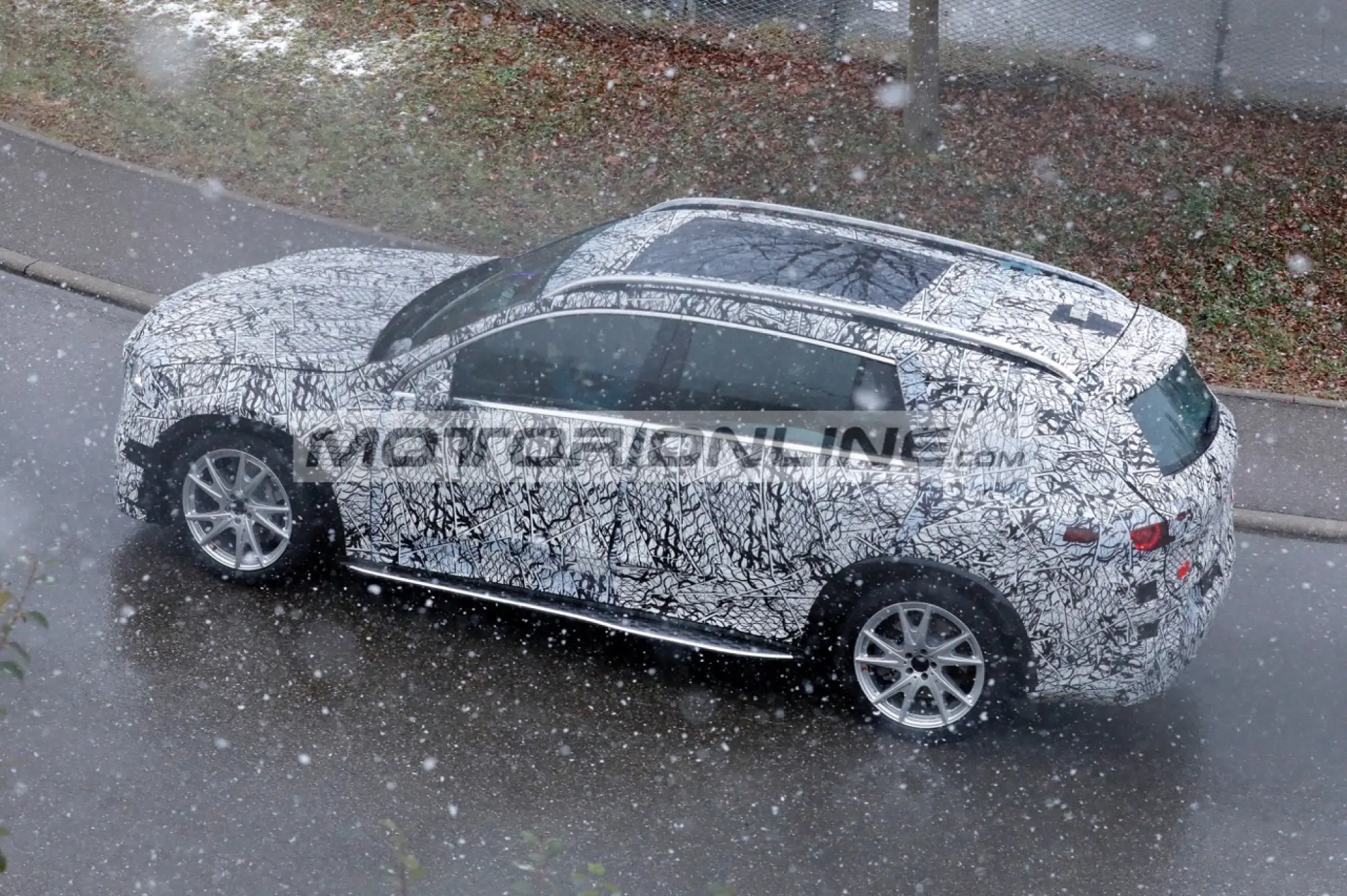 Mercedes GLC elettrica 7 posti - Foto spia 4-12-2025 - 5