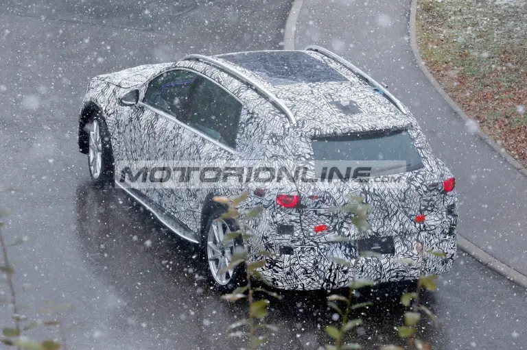 Mercedes GLC elettrica 7 posti - Foto spia 4-12-2025 - 10