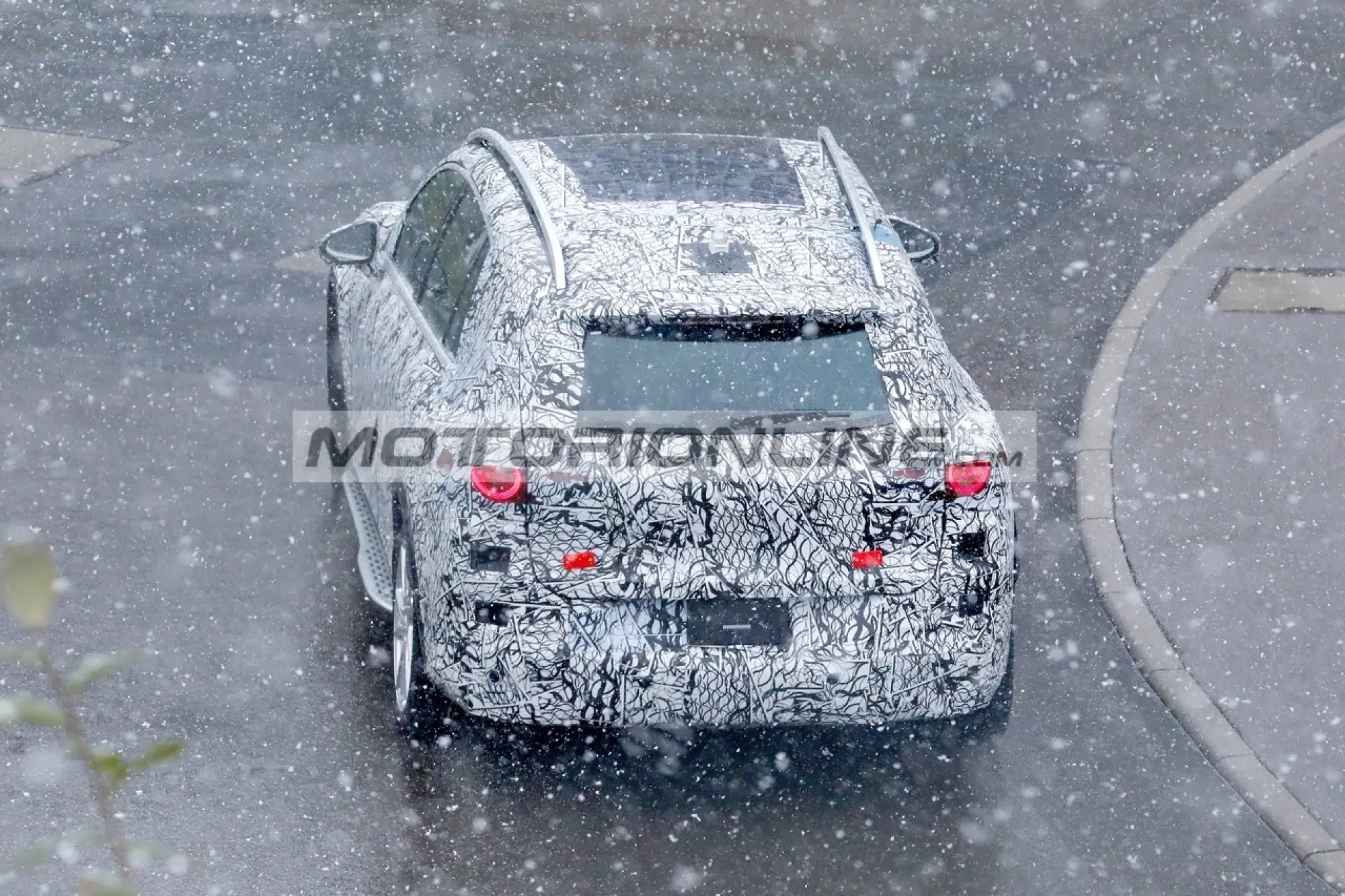 Mercedes GLC elettrica 7 posti - Foto spia 4-12-2025 - 13