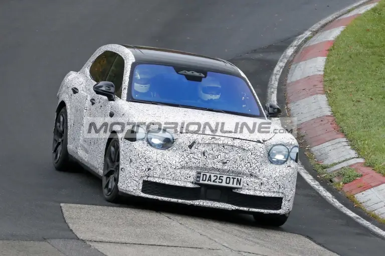 Bentley SUV elettrico - Foto spia 4-12-2025 - 9