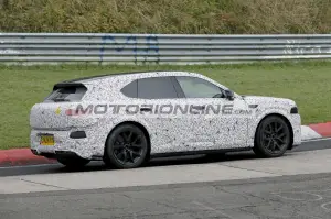 Bentley SUV elettrico - Foto spia 4-12-2025 - 5