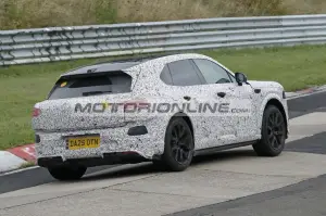 Bentley SUV elettrico - Foto spia 4-12-2025 - 7