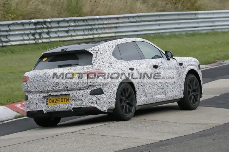 Bentley SUV elettrico - Foto spia 4-12-2025 - 7