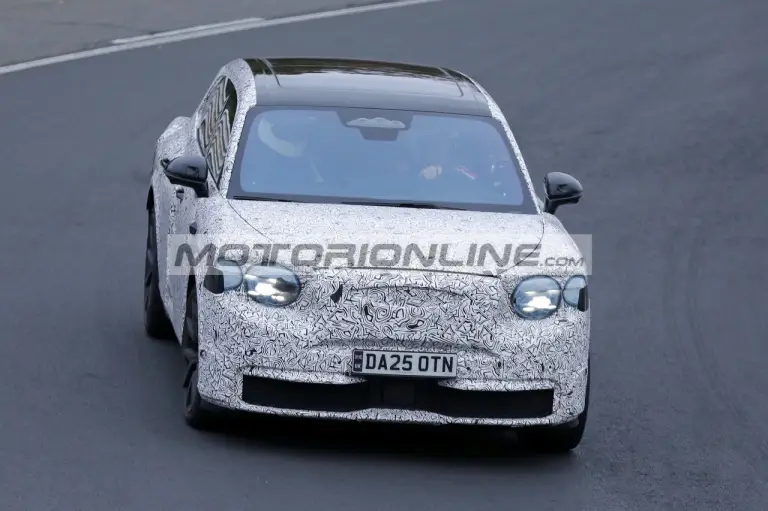 Bentley SUV elettrico - Foto spia 4-12-2025 - 12