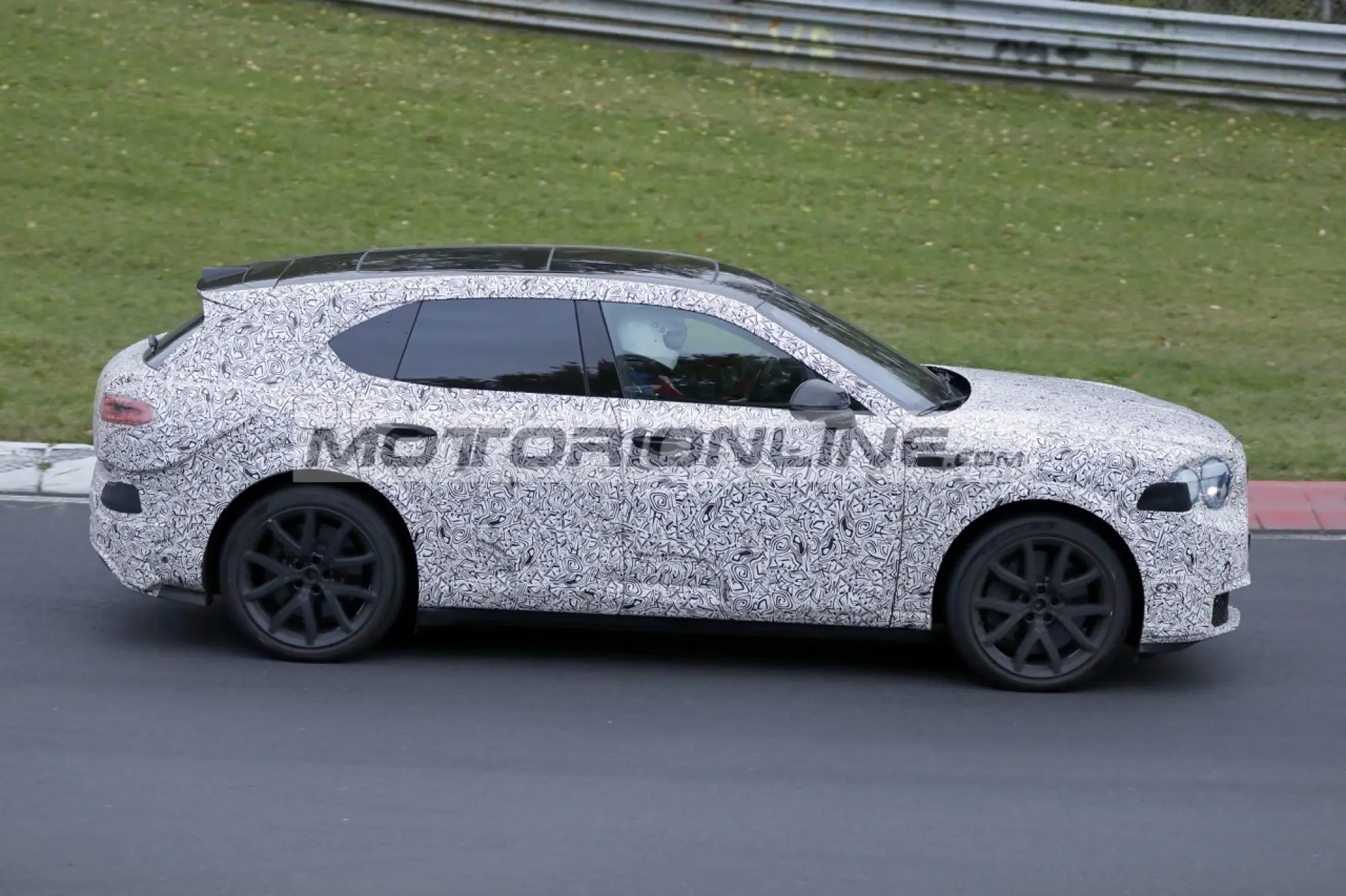 Bentley SUV elettrico - Foto spia 4-12-2025 - 15