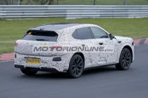 Bentley SUV elettrico - Foto spia 4-12-2025 - 16