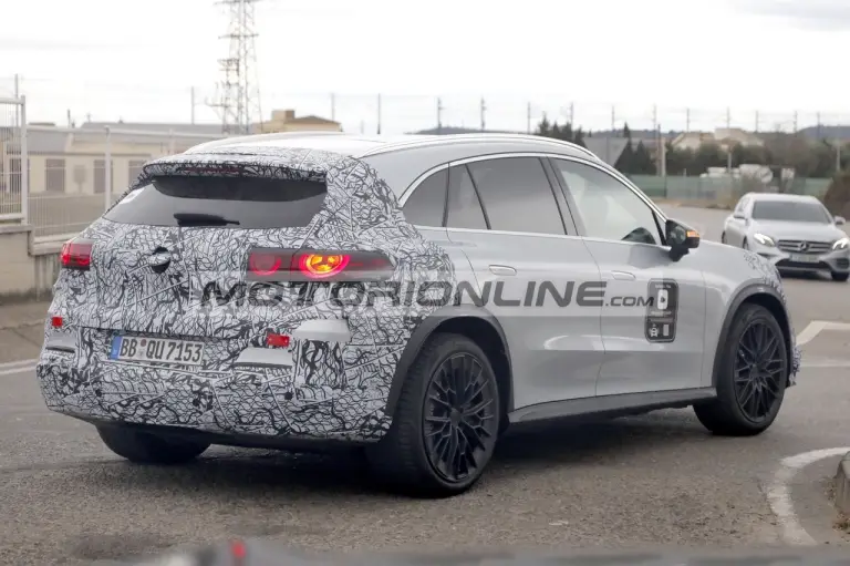 Mercedes AMG GLC elettrica - Foto spia 5-12-2025 - 8
