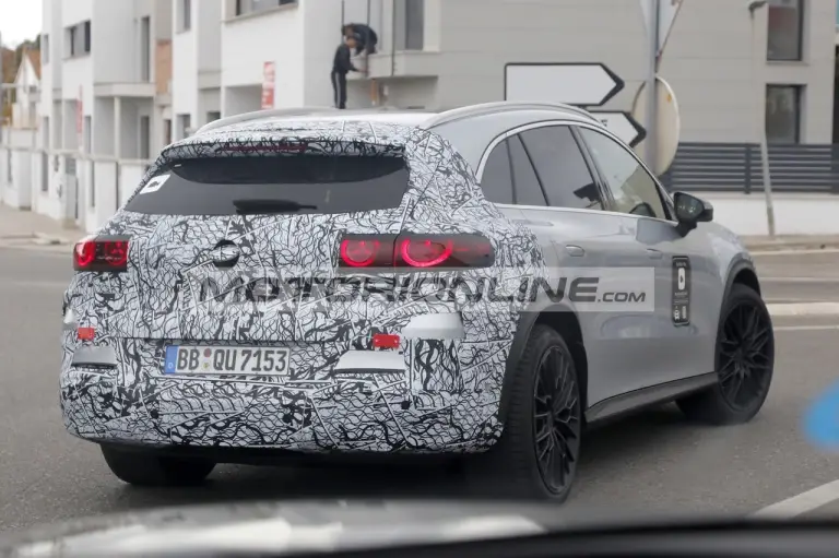 Mercedes AMG GLC elettrica - Foto spia 5-12-2025 - 10