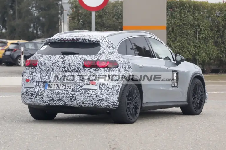 Mercedes AMG GLC elettrica - Foto spia 5-12-2025 - 12