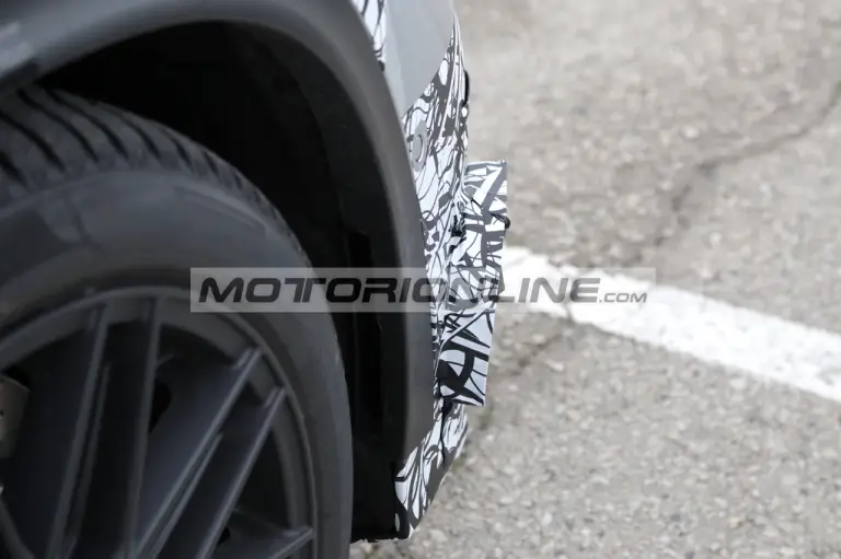 Mercedes AMG GLC elettrica - Foto spia 5-12-2025 - 13