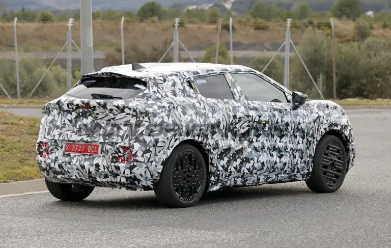 Nissan Juke 2026 - Foto spia 09-12-2025 - 7