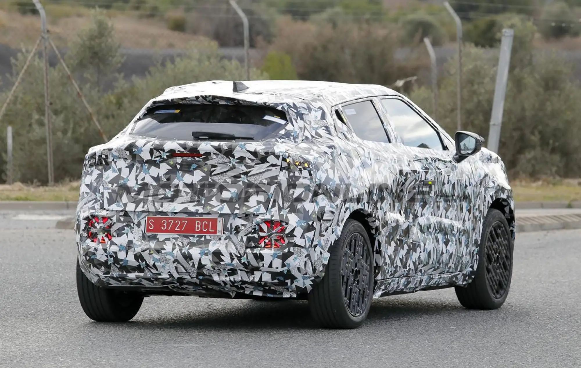 Nissan Juke 2026 - Foto spia 09-12-2025 - 12