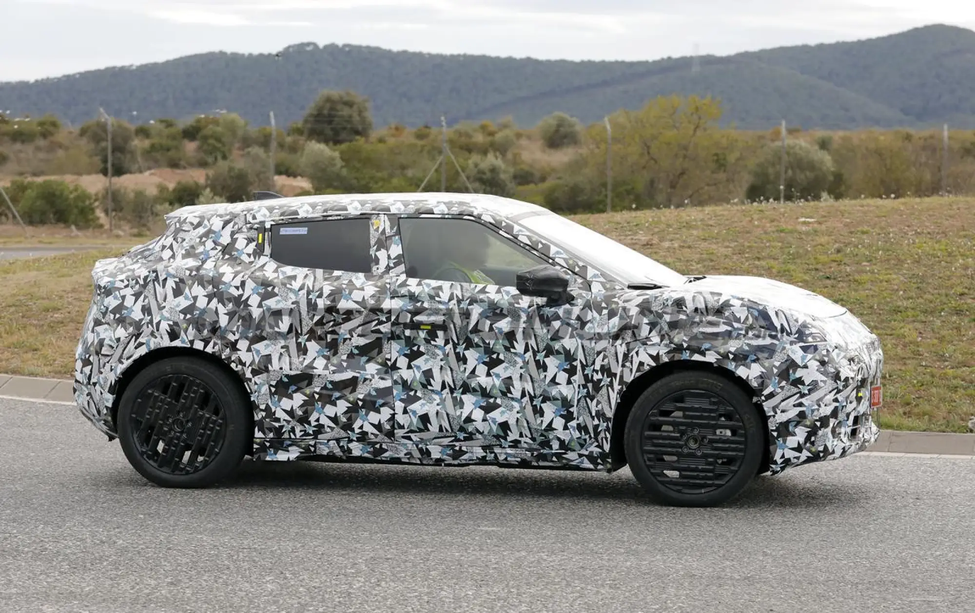 Nissan Juke 2026 - Foto spia 09-12-2025 - 15