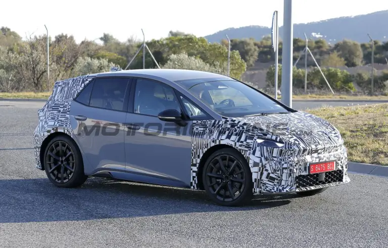 Cupra Born 2026 - Foto spia 09-12-2025 - 1