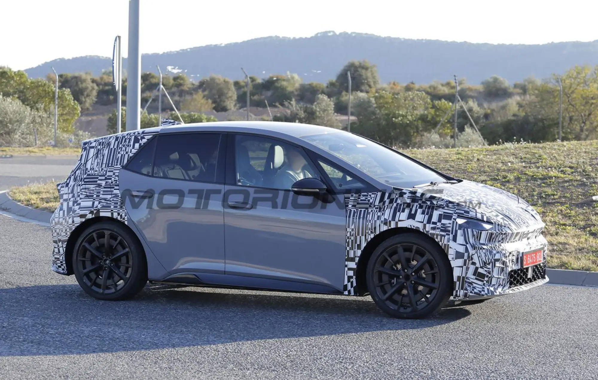 Cupra Born 2026 - Foto spia 09-12-2025 - 4