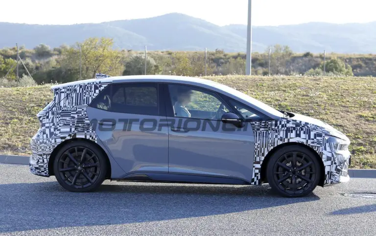 Cupra Born 2026 - Foto spia 09-12-2025 - 5