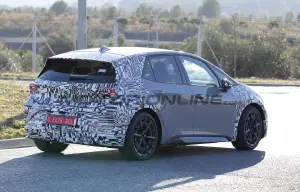 Cupra Born 2026 - Foto spia 09-12-2025