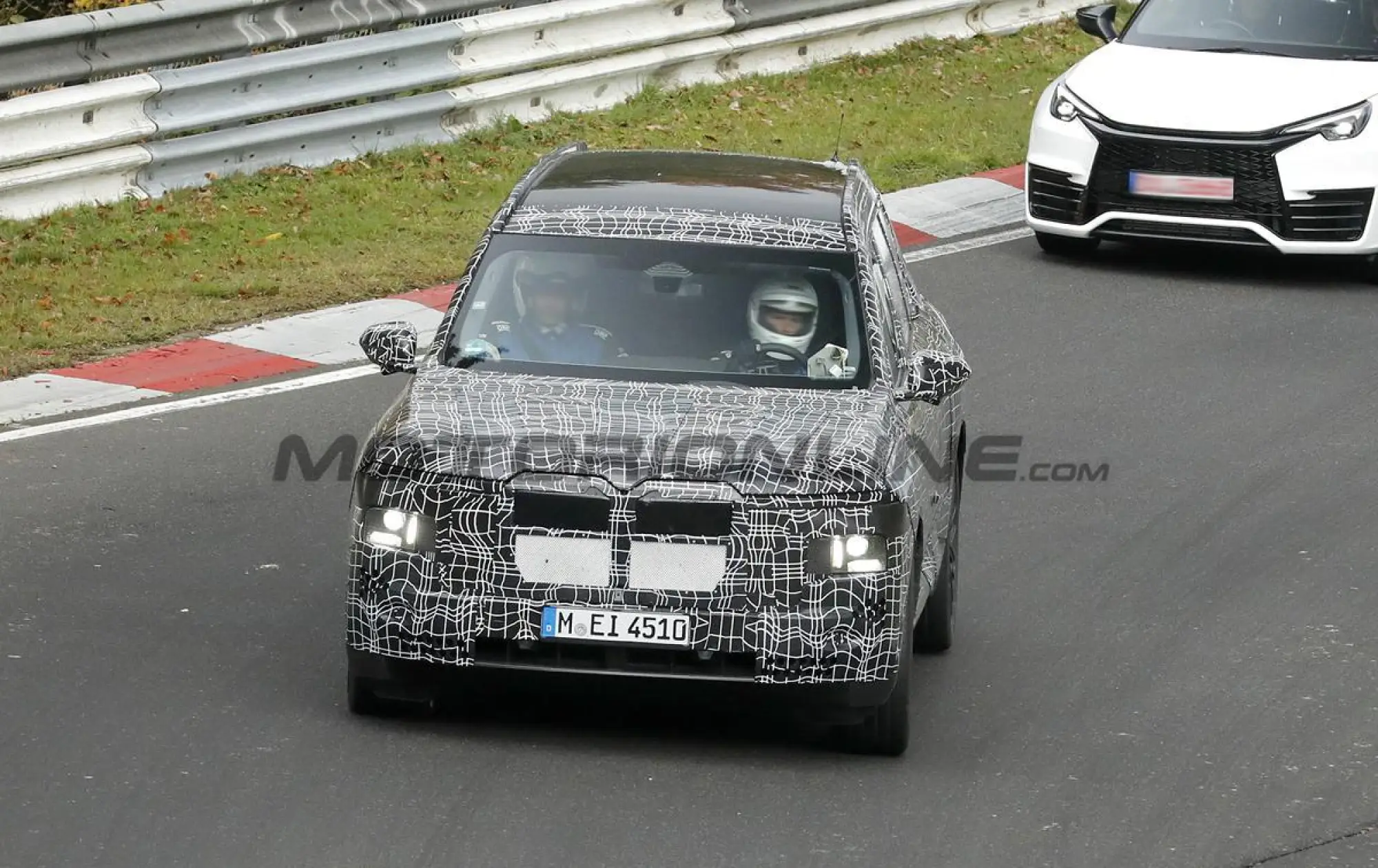 BMW X7 2028 - Foto spia 12-12-2025 - 3