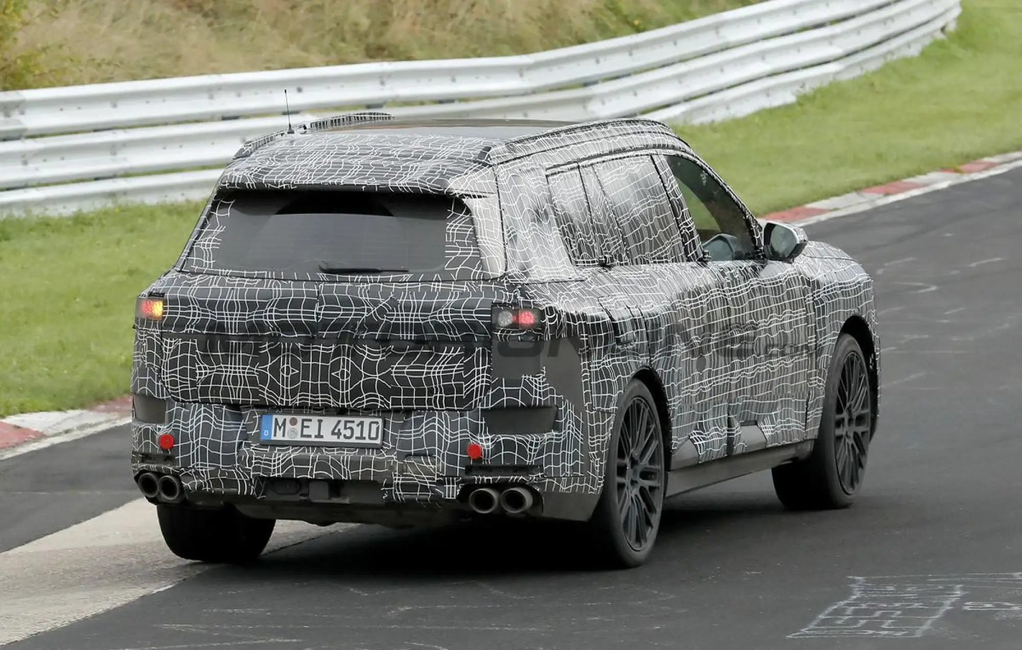 BMW X7 2028 - Foto spia 12-12-2025 - 7