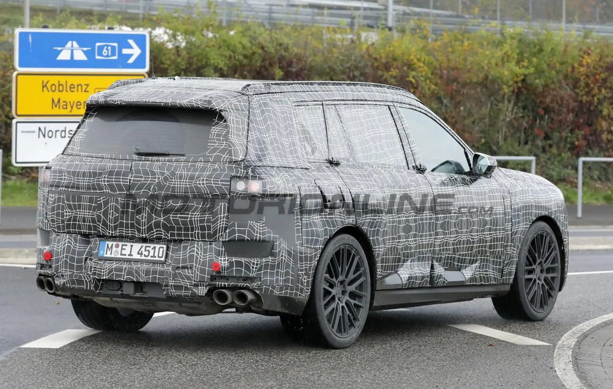 BMW X7 2028 - Foto spia 12-12-2025 - 16