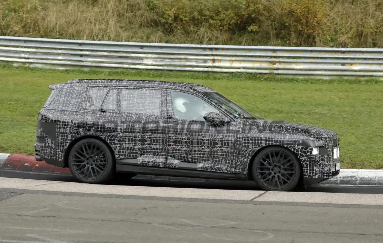 BMW X7 2028 - Foto spia 12-12-2025 - 8