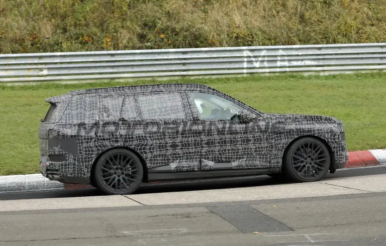 BMW X7 2028 - Foto spia 12-12-2025 - 6