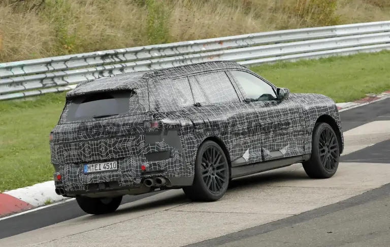 BMW X7 2028 - Foto spia 12-12-2025 - 11