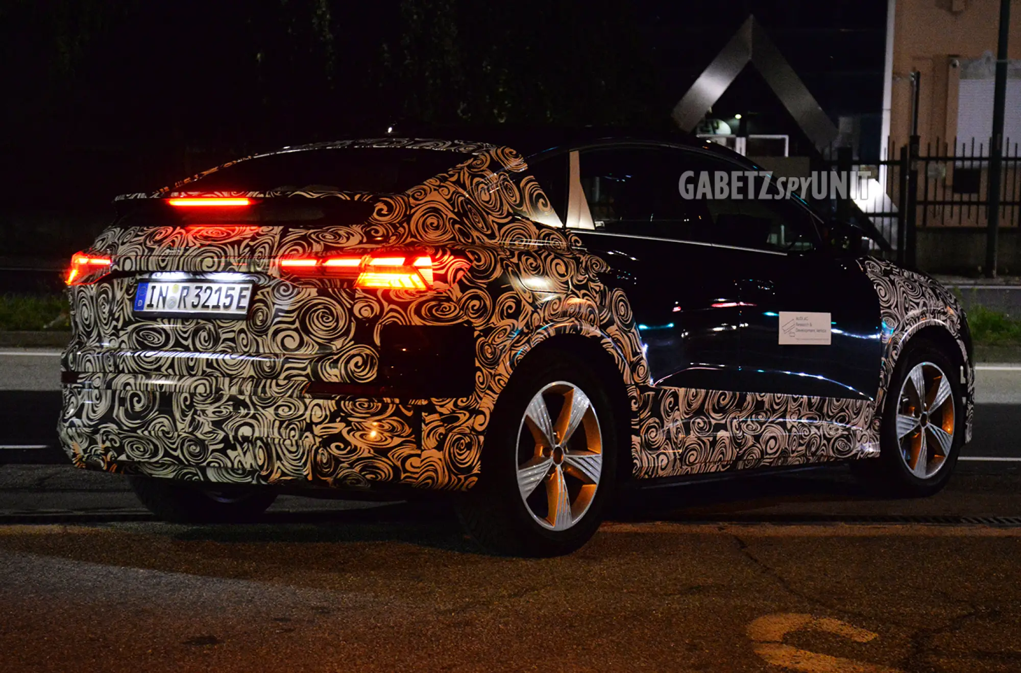 Audi Q4 e-tron Sportback 2026 - Foto spia 24-12-2025 - 4