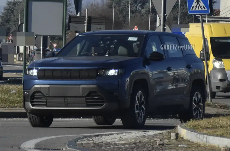 Jeep Compass 2026 con guida a destra - Foto spia 05-01-2026 - 8