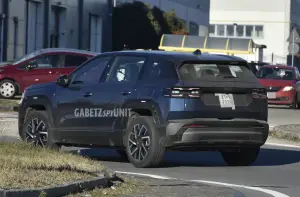 Jeep Compass 2026 con guida a destra - Foto spia 05-01-2026 - 5