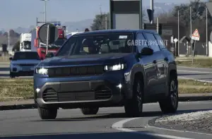 Jeep Compass 2026 con guida a destra - Foto spia 05-01-2026 - 7