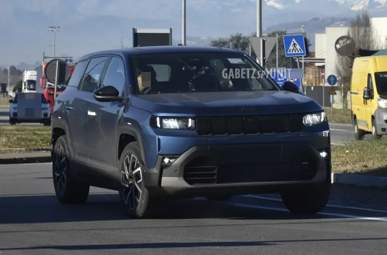 Jeep Compass 2026 con guida a destra - Foto spia 05-01-2026 - 2