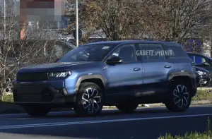 Jeep Compass 2026 con guida a destra - Foto spia 05-01-2026 - 10