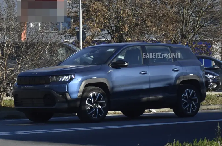 Jeep Compass 2026 con guida a destra - Foto spia 05-01-2026 - 10