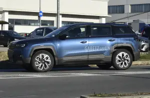 Jeep Compass 2026 con guida a destra - Foto spia 05-01-2026