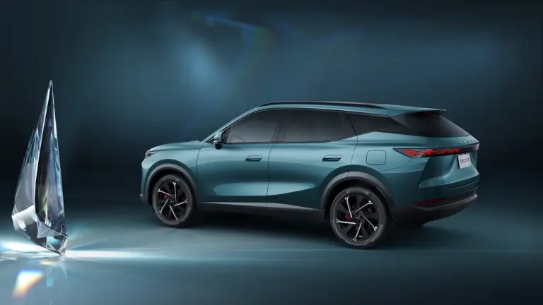 Omoda 7 SHS-P 2026 - Foto ufficiali - 3