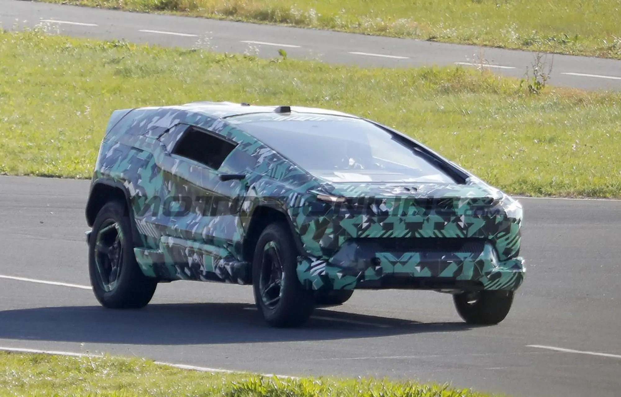 CEER SUV - Foto spia 08-01-2026 - 2