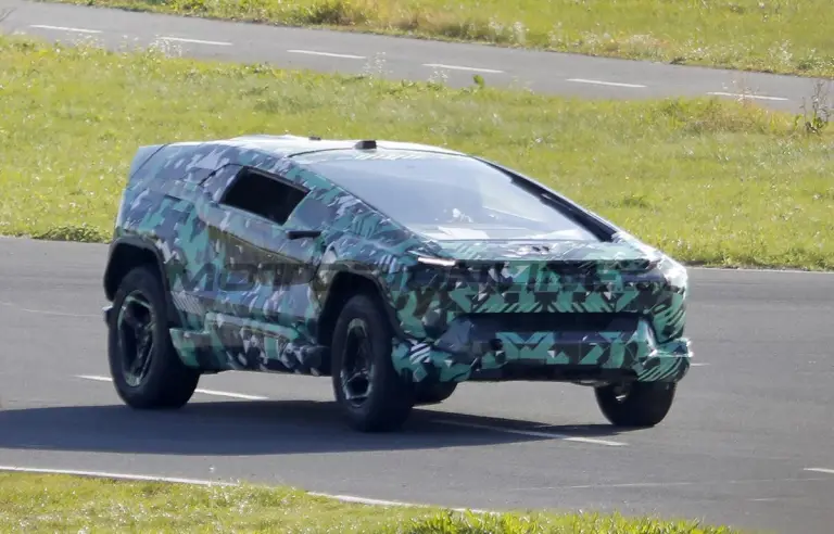 CEER SUV - Foto spia 08-01-2026 - 5