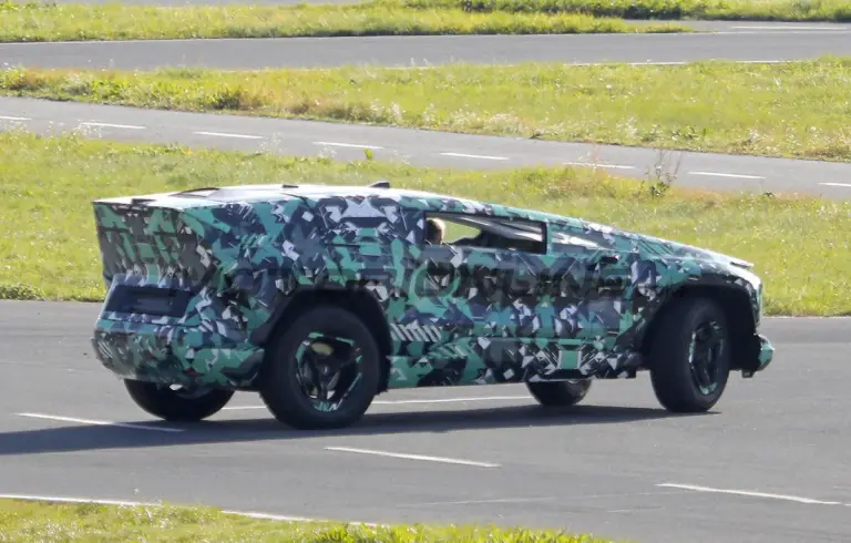 CEER SUV - Foto spia 08-01-2026 - 9