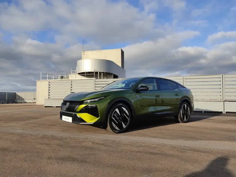 Peugeot 408 2026 - Foto live - 4